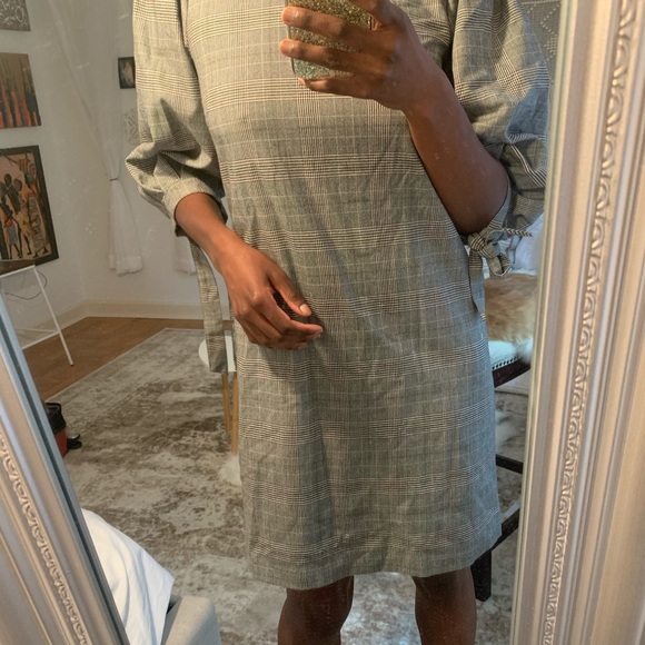 Dress - Picture 2 of 4